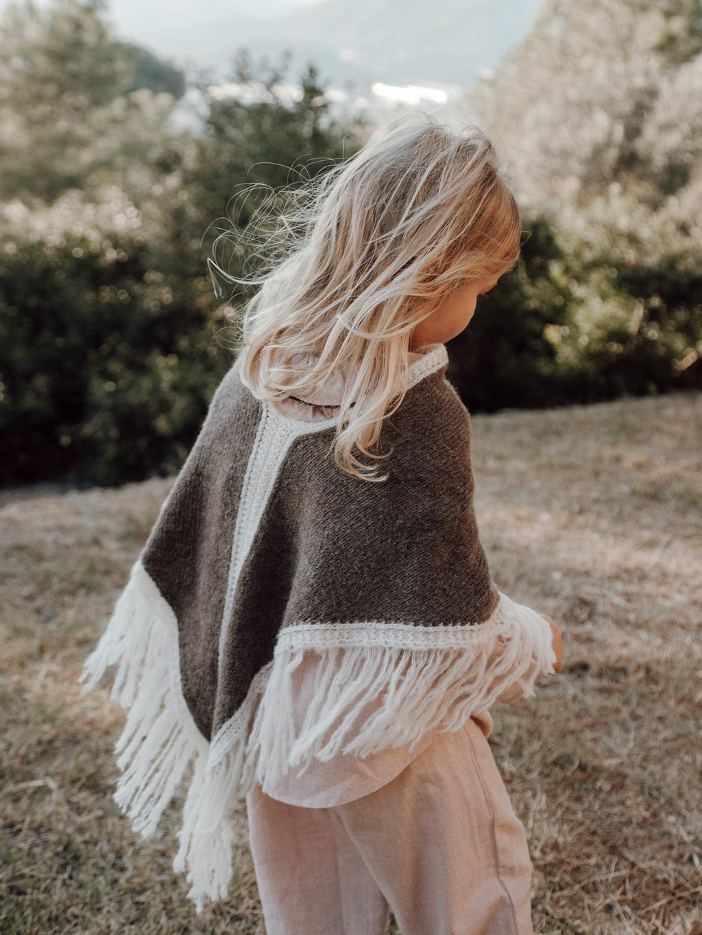 DELUEM x AMELIA - PONCHO ALCOTT KIDS- TOPO & OFF WHITE