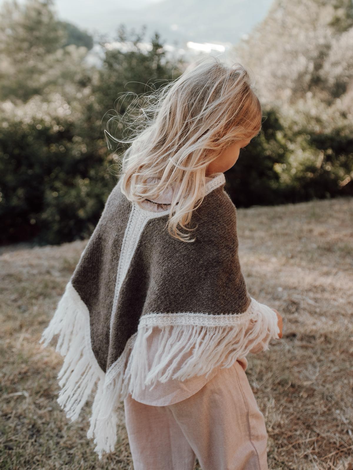 DELUEM x AMELIA - PONCHO ALCOTT KIDS- TOPO & OFF WHITE