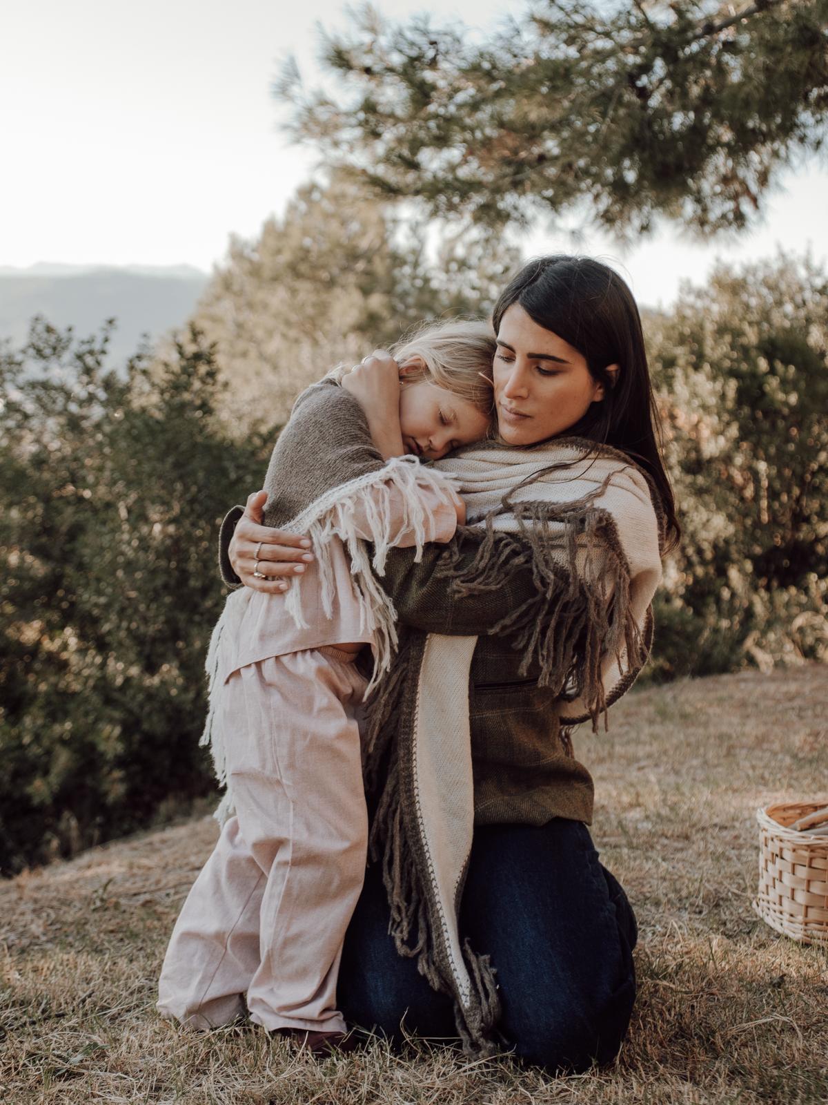 DELUEM x AMELIA - PONCHO ALCOTT KIDS- TOPO & OFF WHITE