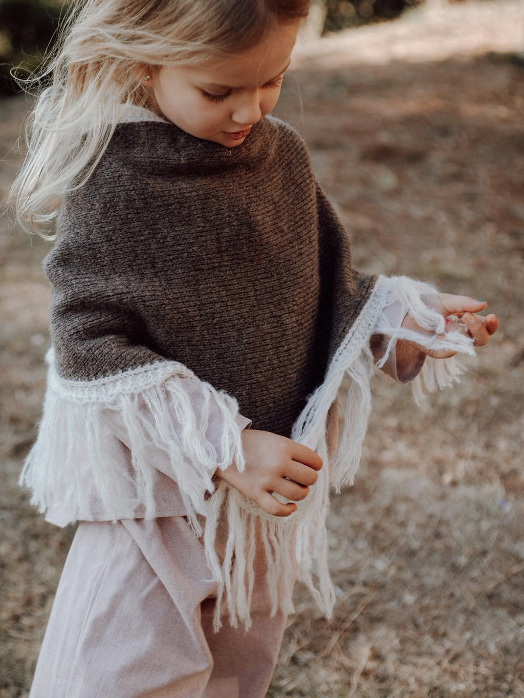 DELUEM x AMELIA - PONCHO ALCOTT KIDS- TOPO & OFF WHITE